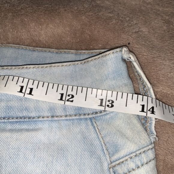 So High Rise Curvy Mom Shorts 1/25W Light Wash Distressed Denim - Picture 7 of 8